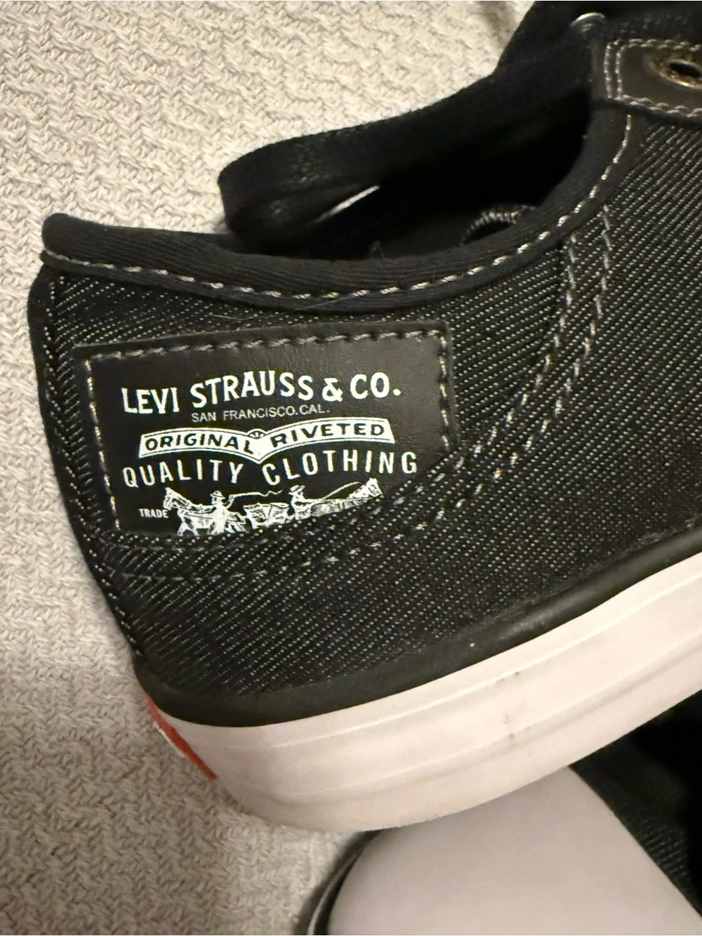 Levis combine midsole metal